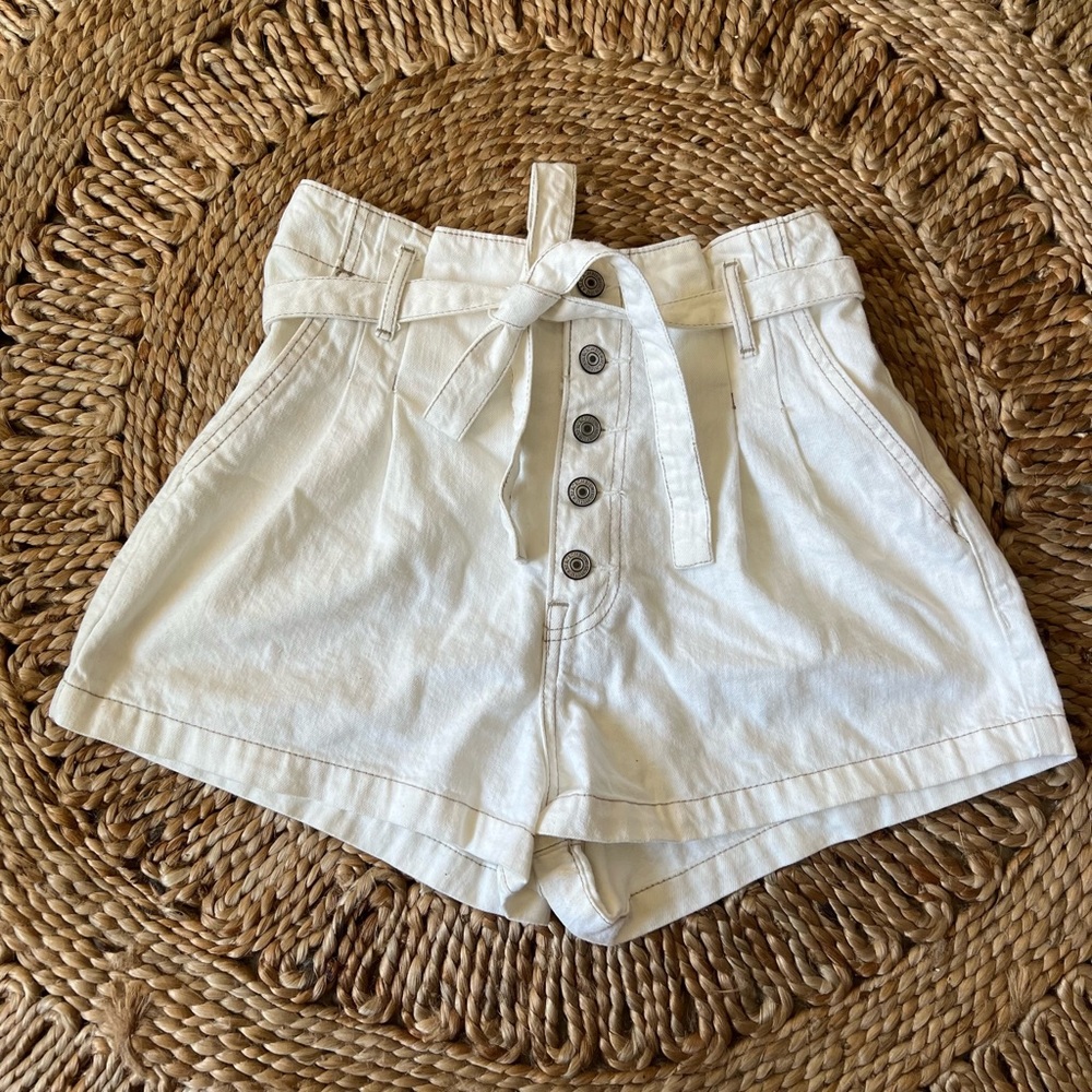 Abercrombie and Fitch Shorts White Cotton Tie Waist Size 28